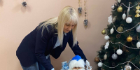 В детской библиотеке завершают украшать залы к Новому году - Газета В 24 часа